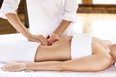 MANIPURA BAUCHMASSAGE (30 MINUTEN)