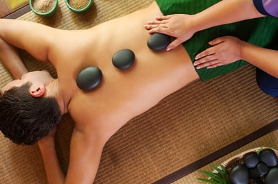 WARMES STEIN MASSAGE (50 MINUTEN)